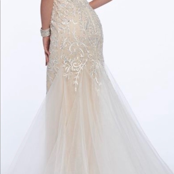 Prom dress - Picture 2 of 13